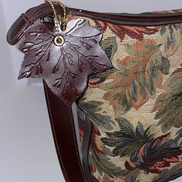 RELICđ Tapestry Bucket Shoulder Bag relic by fossil Messenger with Leaf Charm - Picture 12 of 16